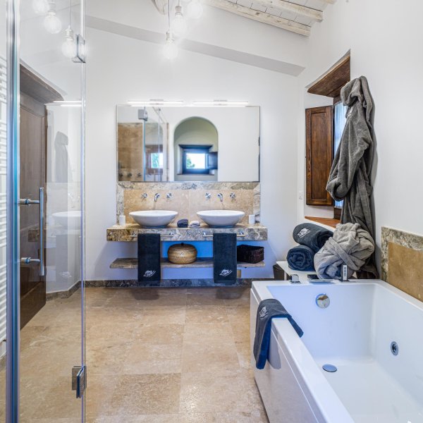 Borgo Castello | Villa in Chianti with pool, sauna & Jacuzzi 