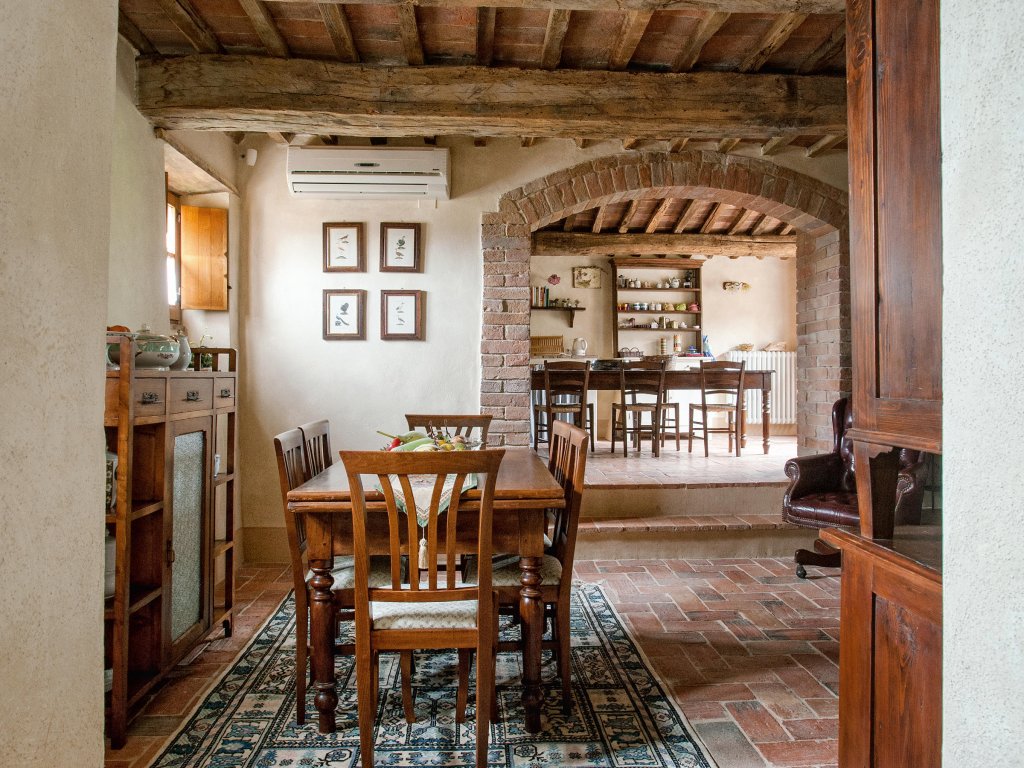 Fiammetta | A Tuscan villa with a long private pool
