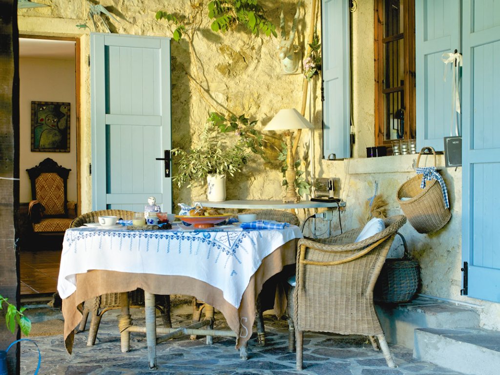 Dipinta di Blu | A luxury villa with pergola, pool and a sea view