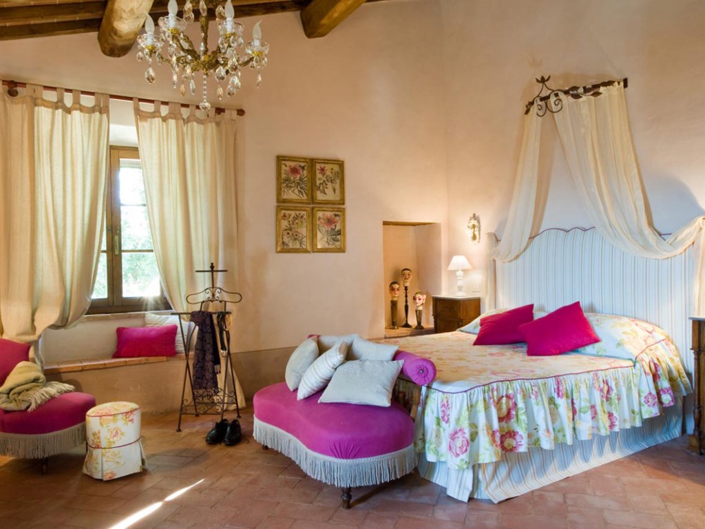 Pipistrelli | Luxury villa and pool in private woods near Siena