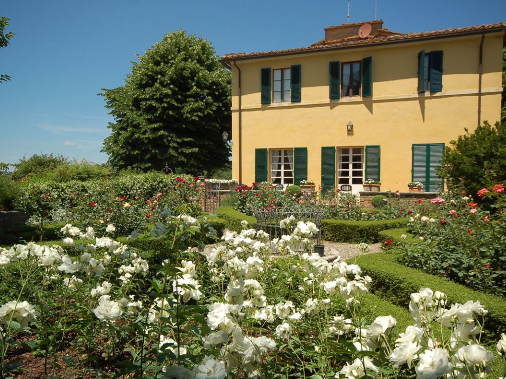 Villa Ascarello | An elegant villa with an enchanting view of Siena