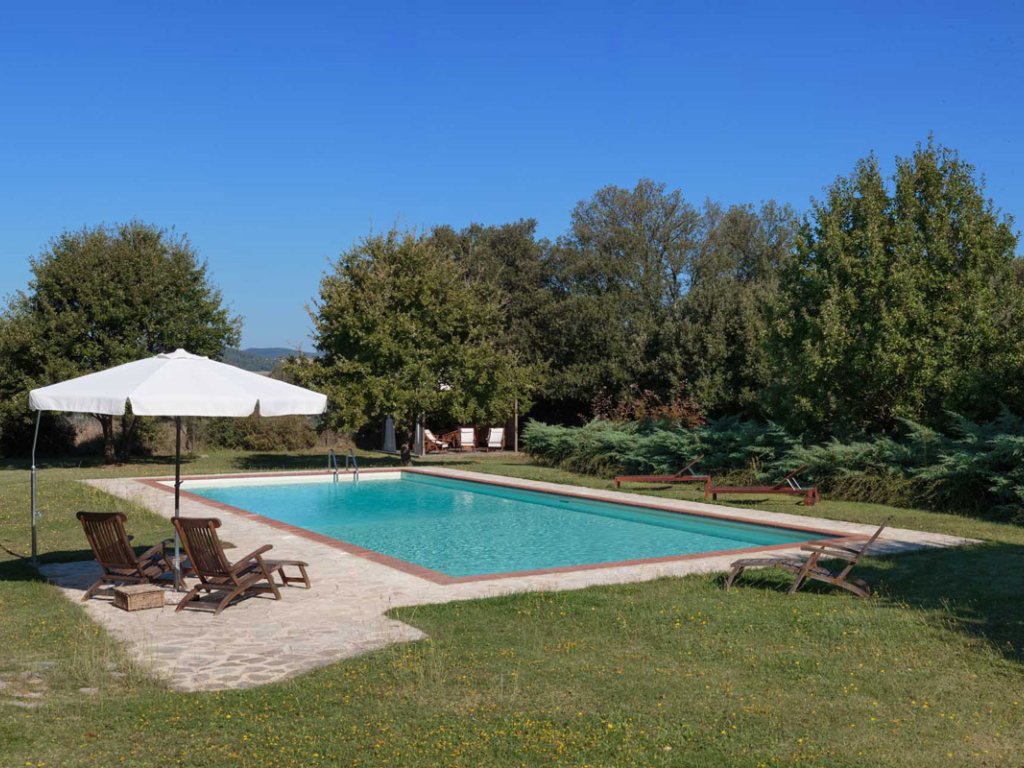 Villa Amorosa | Tuscan Villa for 12 with fenced pool and tennis court