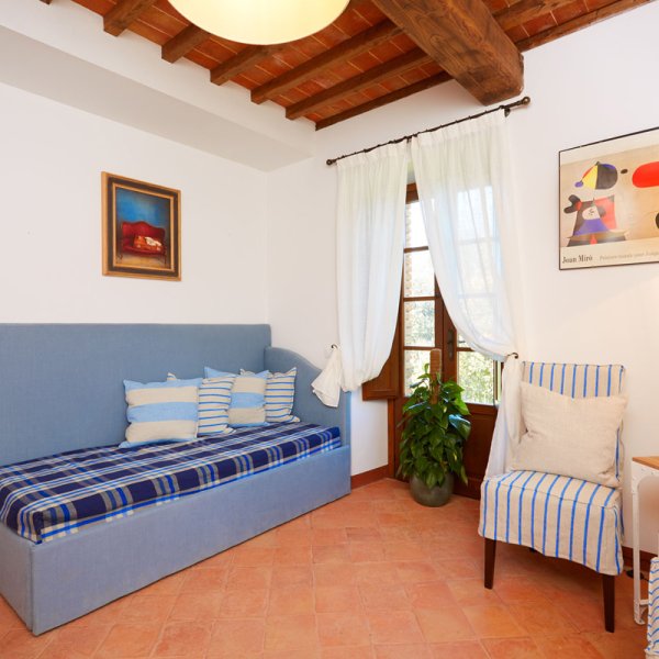 Villa Amorosa: Tuscan Villa for 14 with fenced pool, tennis court and wifi