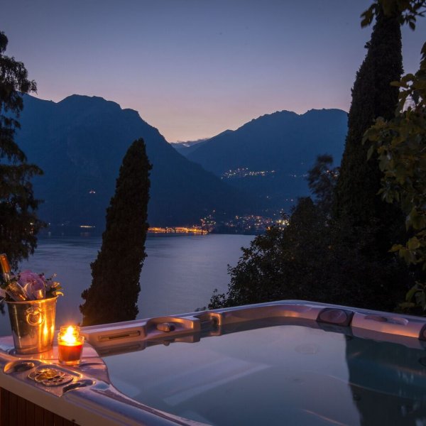 Archimede | Modernist villa with Pool and Jacuzzi on Lake Como