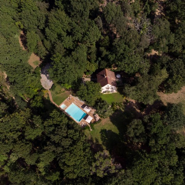 Guardiolo | Unusual Tuscan Folly for 6 with A/C and Pool