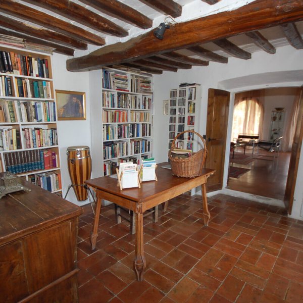 Casa Allioni Villa for 6 in Tuscany