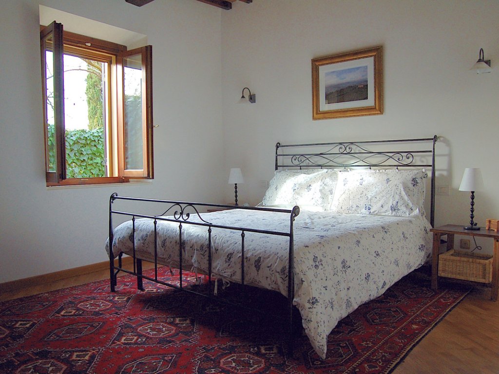 Rondine | Tuscan Village Apartment with a Private Garden