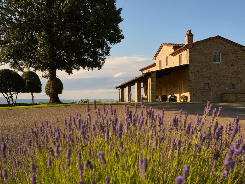 San Michele | Villa and pool on a hilltop overlooking Arezzo