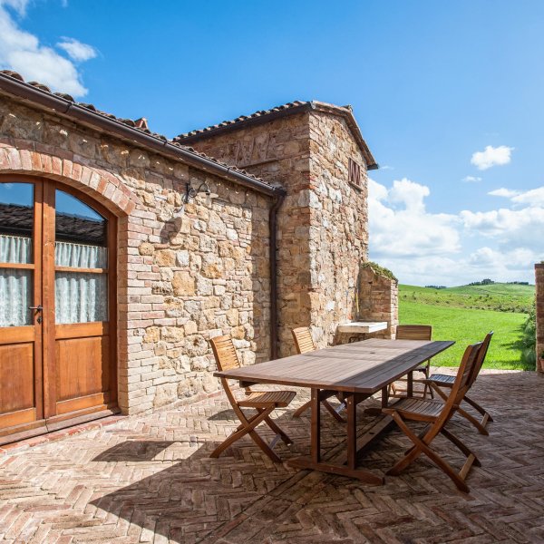 Villa Fiammetta | A Tuscan villa embraced by the soft hills of the Valdorcia