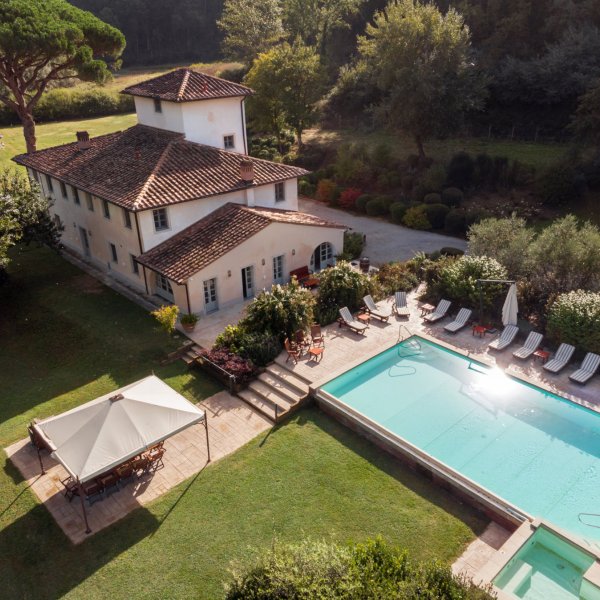 Piaggia: Luxury Villa with Heated Pool near Pisa