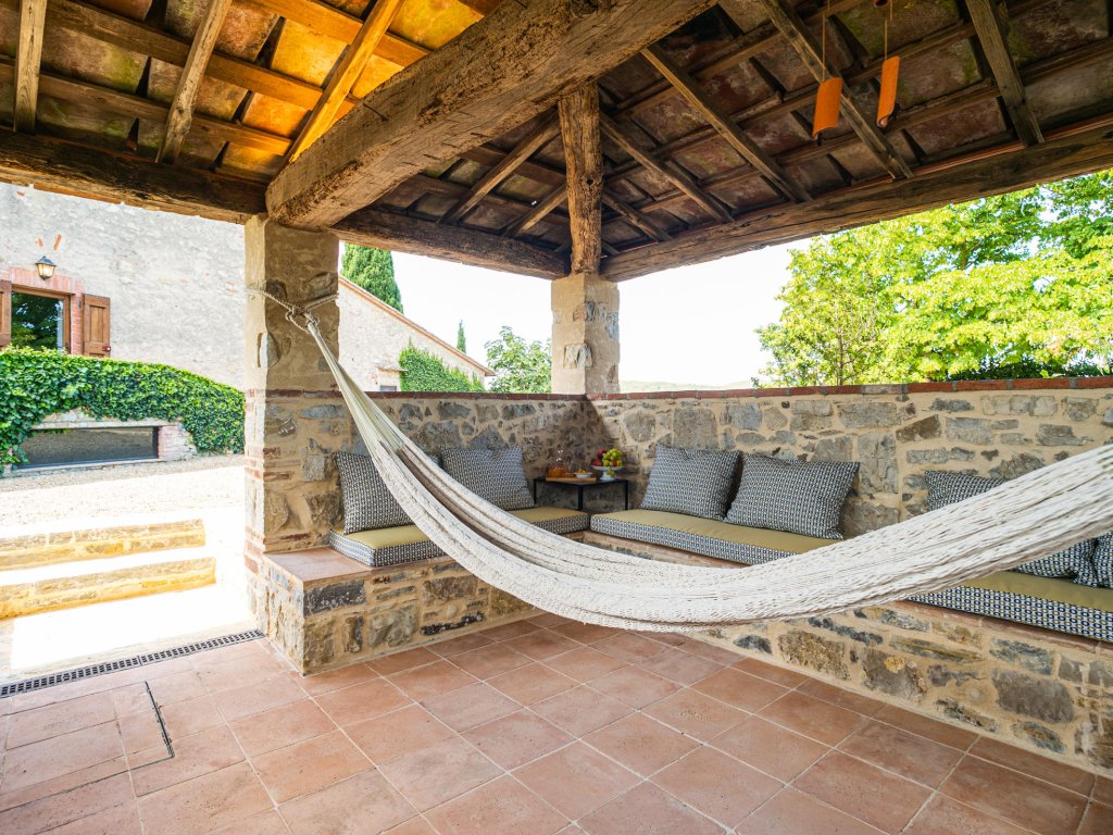 Podere Castello | Elegant Stone Tuscan Farmhouse with views of Chianti