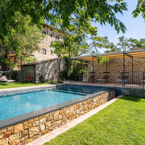Podere Castello | Elegant Stone Tuscan Farmhouse with views of Chianti