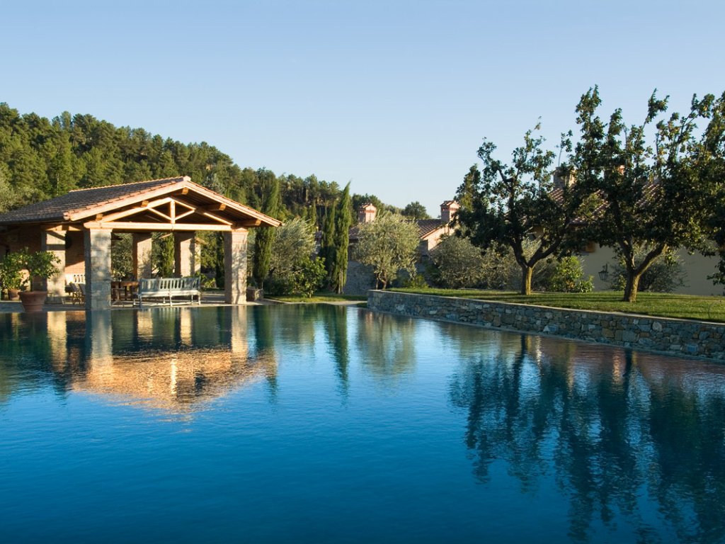 Portico | Elegant villa for 8 with shared pool in Tuscan Hamlet