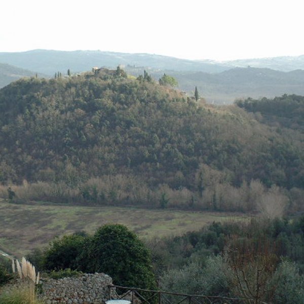 Ropoli Sopra | A Tuscan farmhouse with loggia close to Siena