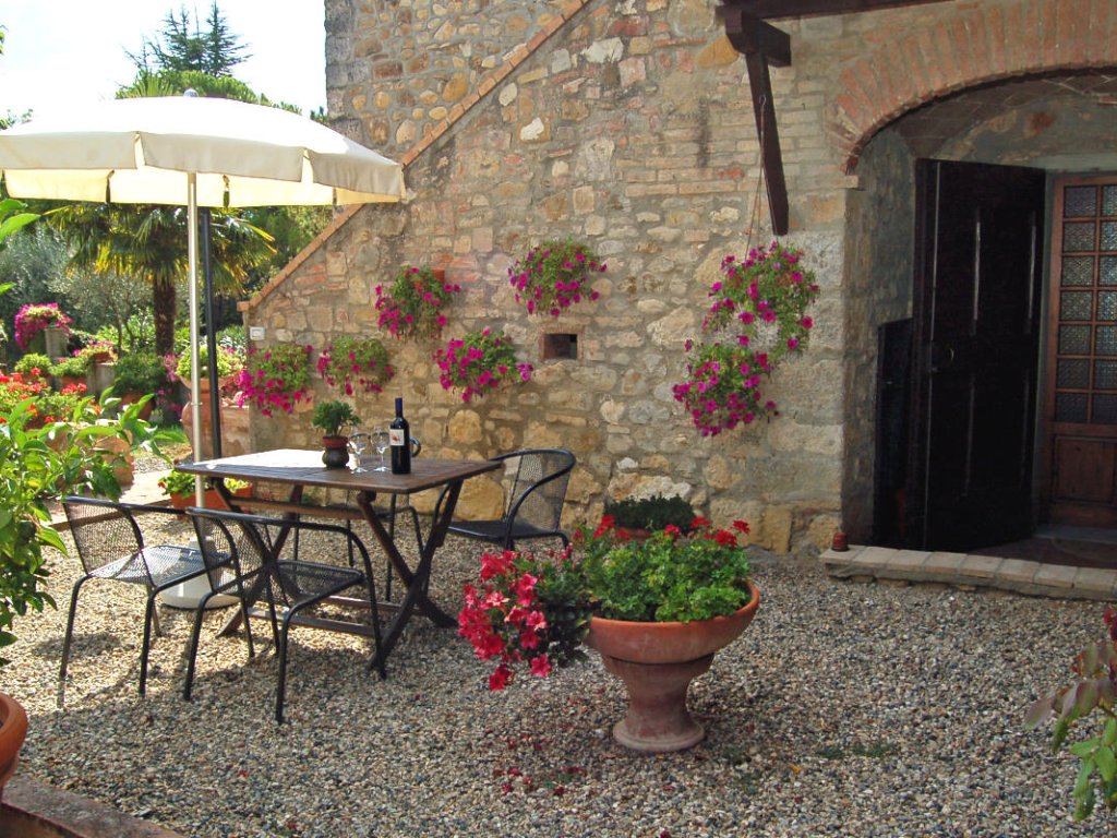 Rustico | Agriturismo for 4 with a shared pool, close to a village