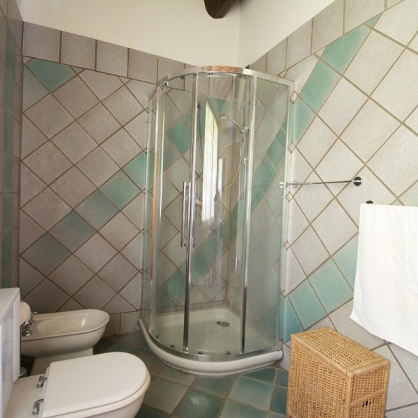 The shower room is shared among the two bedrooms