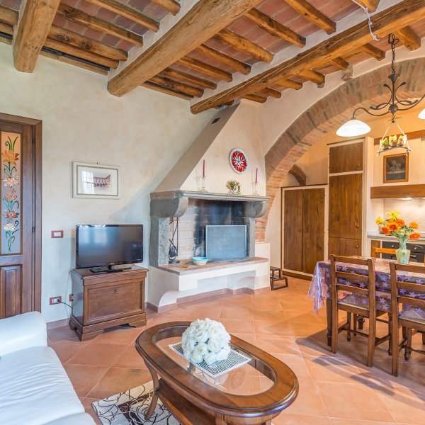 Verdino | Family apartment in a historic villa with shared pool