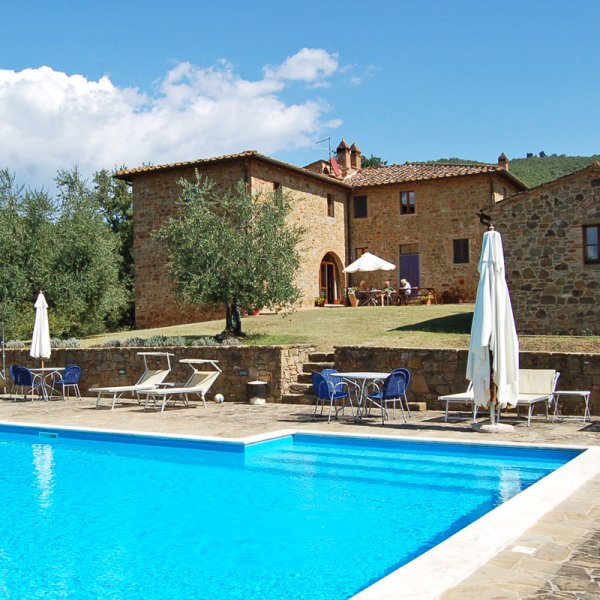Valdambra | Farmhouse Villa with a large private pool
