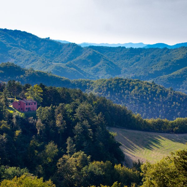 Vallevista | A delightful red villa commanding views over the Apennines