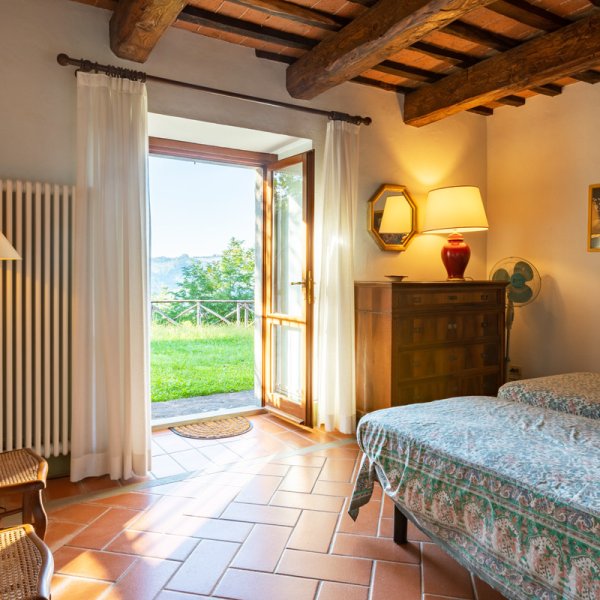 Vallevista | A delightful red villa commanding views over the Apennines