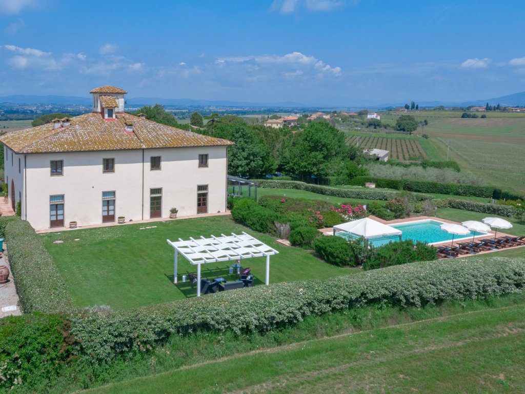 Villa Anatra | Tuscan Villa and Pool for 18