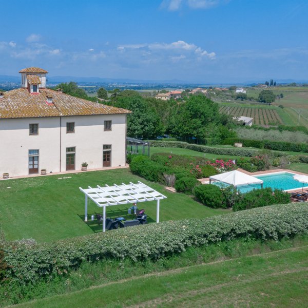 Villa Anatra | Tuscan Villa and Pool for 18