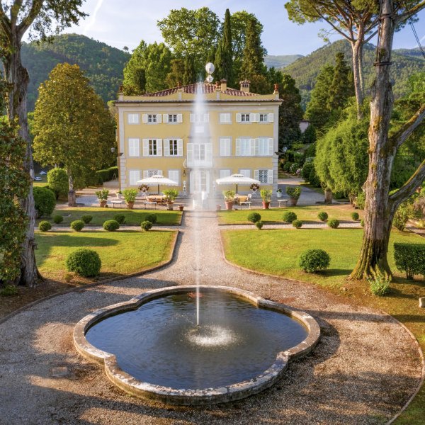 Villa Ponte | A majestic villa with a swimming pool and gardens