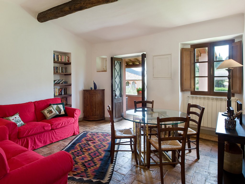 Virginia B | Villa for 4 on an historic Tuscan farming estate