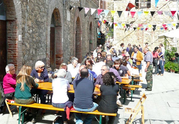 Sagra picnic tables are a great place to meet people Sagra picnic tables are a great place to meet people