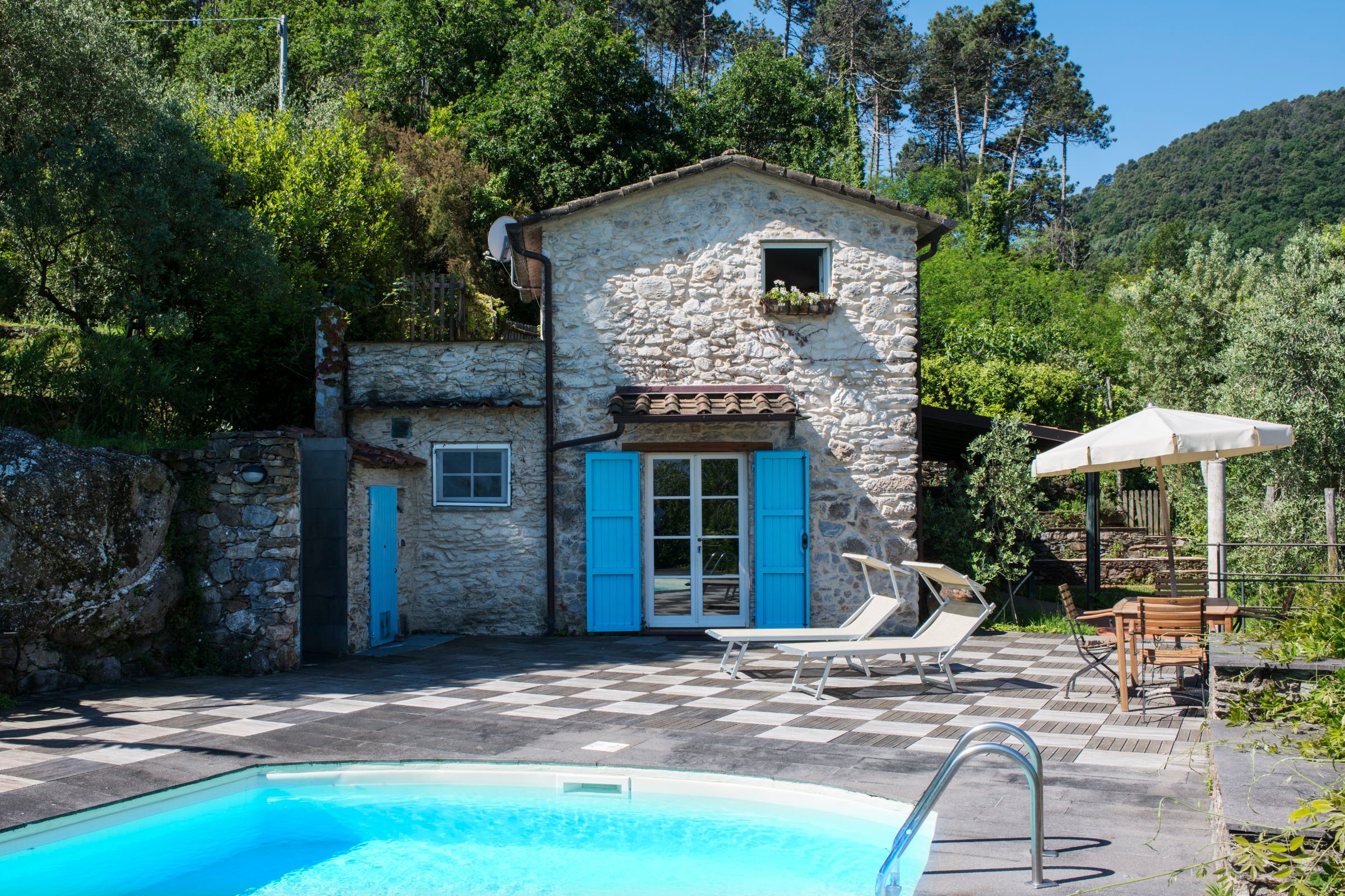 Casa Guelfi sleeps 2, has a private pool and was featured by Conde Nast Traveller Honeymoon cottage in Ameglia