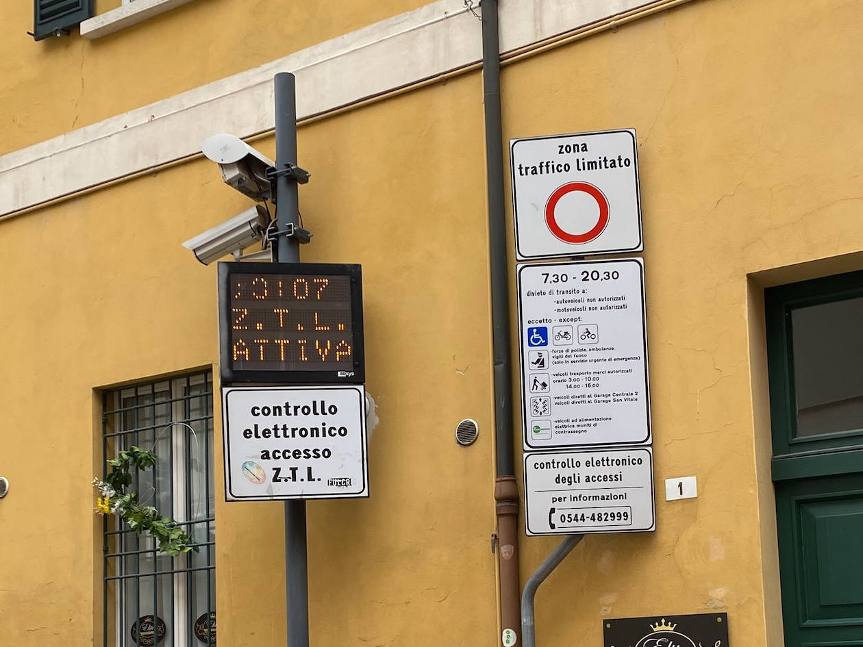 These are the ZTL signs you might see when going into Italian town centres ZTL for Pisa